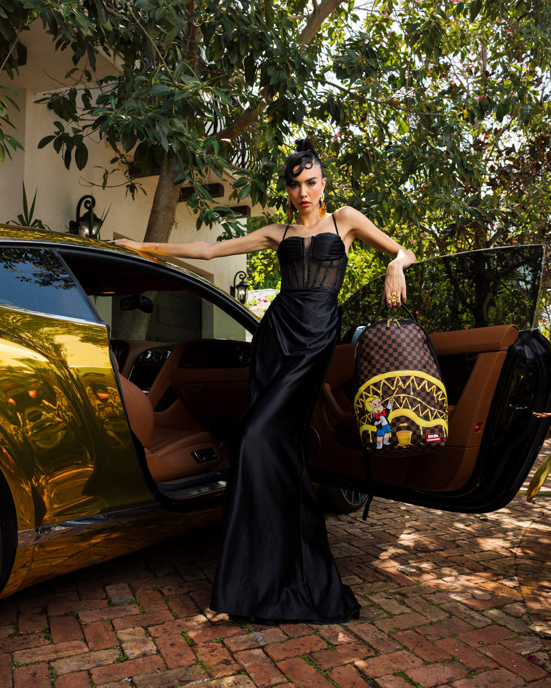 RICHIE RICH PAINT THE SHARK GOLD BACKPACK